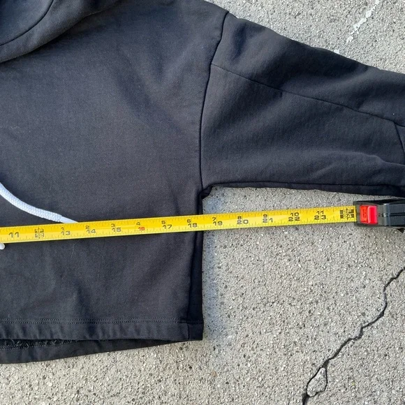 Gymshark Black Cropped Hoodie with White Drawstrings graphic visionary - Picture 6 of 6